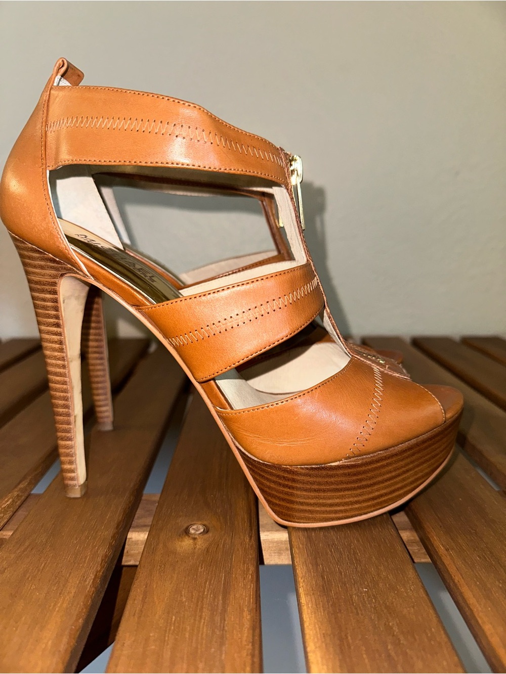 MICHAEL KORS
Berkley sandals Size:9.5 - Picture 13 of 13